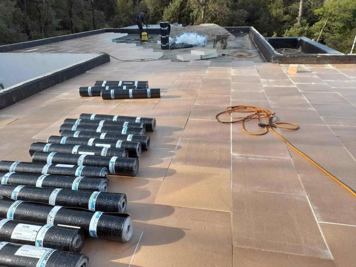 Travaux d'étanchéité toitures auto protégées à Alès